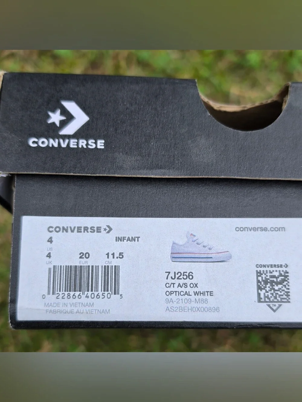 Converse Chuck Taylor White Low-Top Infant/Baby/Toddler Shoes - Size 4